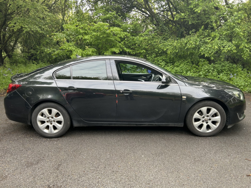 2016 Vauxhall Insignia 1.6 Cdti Sri Nav in Black — image 1