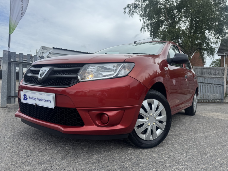 2015 Dacia Sandero 0.9 Tce Ambiance in Red — image 1