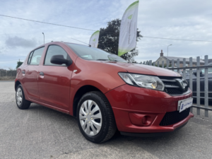 2015 Dacia Sandero 0.9 Tce Ambiance in Red — image 5