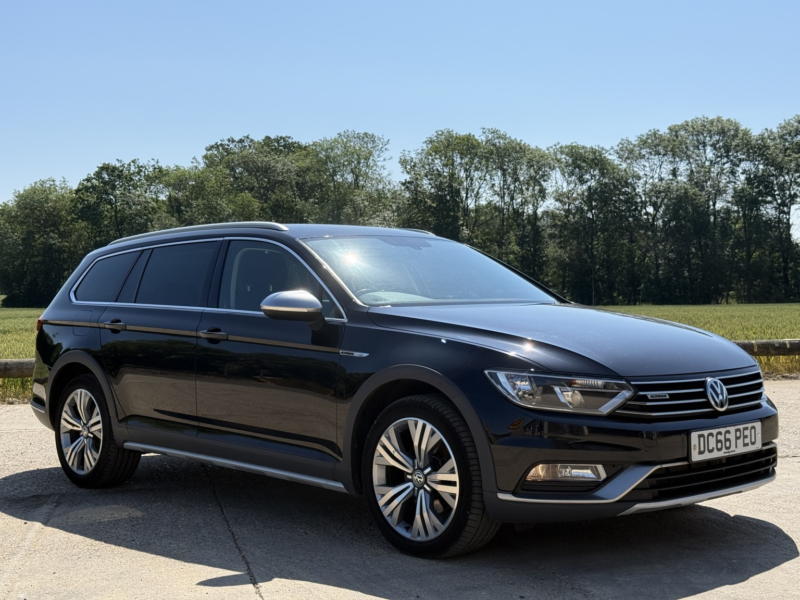 2016 Volkswagen Passat 2.0 Tdi Bluemotion Tech Alltrack in Black — image 1