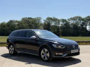 2016 Volkswagen Passat 2.0 Tdi Bluemotion Tech Alltrack in Black — image 2