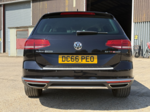 2016 Volkswagen Passat 2.0 Tdi Bluemotion Tech Alltrack in Black — image 5