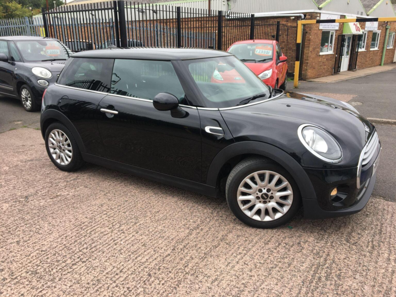 2015 MINI Hatch 1.5 Cooper Euro 6 (s/s) 3dr in Black — image 1