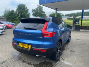 2020 Volvo Xc40 2.0 R-Design Pro D4 AWD in Blue — image 2