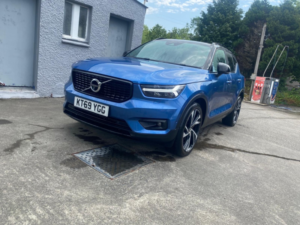 2020 Volvo Xc40 2.0 R-Design Pro D4 AWD in Blue — image 5