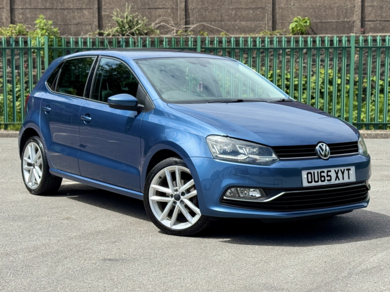 2015 Volkswagen Polo 1.4 Tdi Bluemotion Tech Sel in Blue — image 1