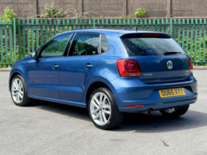 2015 Volkswagen Polo 1.4 Tdi Bluemotion Tech Sel in Blue — image 2