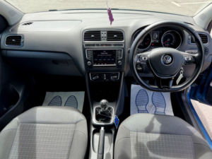2015 Volkswagen Polo 1.4 Tdi Bluemotion Tech Sel in Blue — image 5
