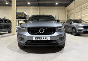 2019 Volvo Xc40 2.0 D3 R-Design Auto AWD Euro 6 (s/s) 5dr in Grey — image 2