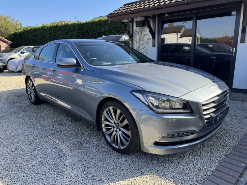 2015 Hyundai Genesis 3.8 Gdi V6 in Silver — image 1