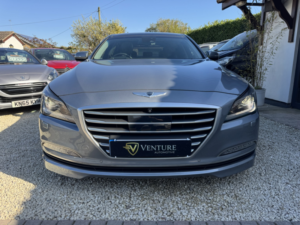 2015 Hyundai Genesis 3.8 Gdi V6 in Silver — image 2