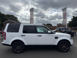 2016 Land Rover Discovery 4 3.0 Sd V6 Graphite SUV 5dr Diesel Auto 4WD Euro 6 (s/s) (256 Bhp) in White — image 3