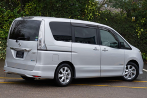 2012 Nissan Serena 2.0 Highway Star S-Hybrid 5dr 8 Seats in Silver — image 4
