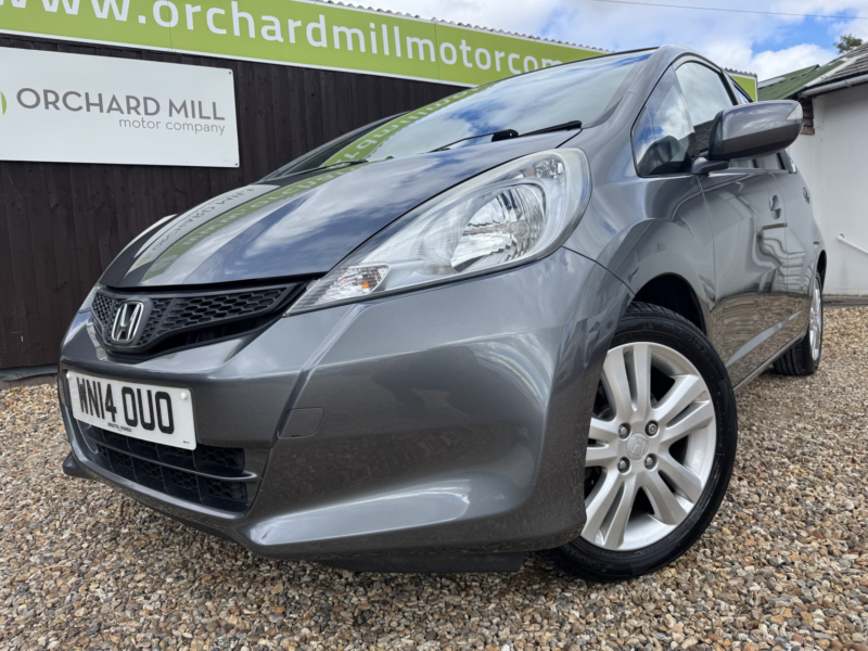 2014 Honda Jazz 1.4 I-Vtec Es Plus in Grey — image 1