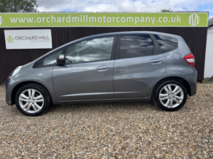 2014 Honda Jazz 1.4 I-Vtec Es Plus in Grey — image 3