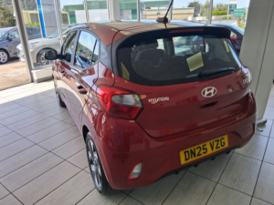 2025 Hyundai I10 1.0 I10 Advance 1.0 63ps AMT My25 in Red — image 3