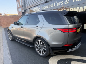 2017 Land Rover Discovery 3.0 Td V6 Hse Luxury in Silver — image 6