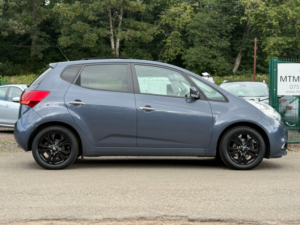 2017 Kia Venga 1.6 4 MPV 5dr Petrol Manual Euro 6 (s/s) (123 Bhp) in Blue — image 4