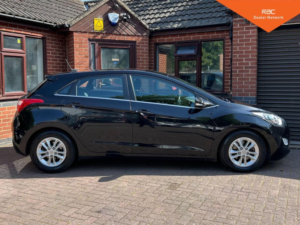 2016 Hyundai I30 1.6 Crdi Blue Drive Se Nav Euro 6 (s/s) 5dr in Black — image 6