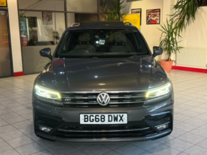 2018 Volkswagen Tiguan 2.0 Tdi R-Line in Grey — image 4