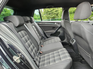2016 Volkswagen Golf 2.0 Tdi Bluemotion Tech Gtd DSG Euro 6 (s/s) 5dr in Black — image 4