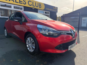 2014 Renault Clio 1.2 16v Expression Euro 5 5dr in Red — image 6
