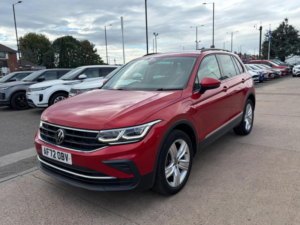2022 Volkswagen Tiguan 1.4 Tsi 13kwh Life DSG Euro 6 (s/s) 5dr in Red — image 5
