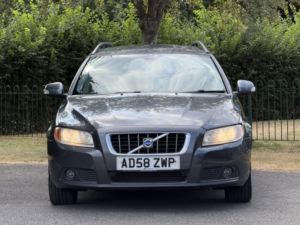 2008 Volvo V70 2.4 D5 Se Rti Nav in Grey — image 2