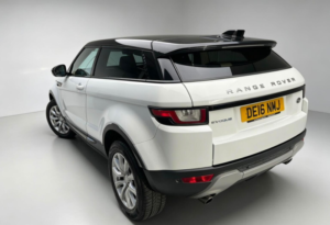 2016 Land Rover Range Rover Evoque 2.0 Ed4 Se Tech Fwd Euro 6 (s/s) 3dr in White — image 4