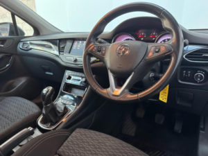 2019 Vauxhall Astra 1.6 Cdti Blueinjection Sri Euro 6 (s/s) 5dr in Black — image 3