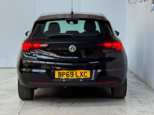 2019 Vauxhall Astra 1.6 Cdti Blueinjection Sri Euro 6 (s/s) 5dr in Black — image 4