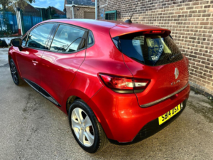 2014 Renault Clio 1.2 16v Dynamique Medianav Euro 5 5dr in Red — image 4