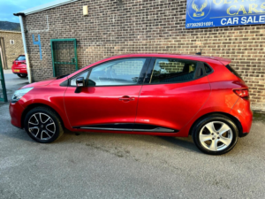 2014 Renault Clio 1.2 16v Dynamique Medianav Euro 5 5dr in Red — image 5