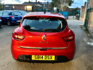 2014 Renault Clio 1.2 16v Dynamique Medianav Euro 5 5dr in Red — image 6