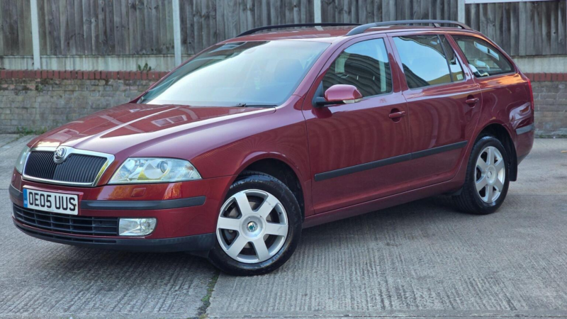 2005 Skoda Octavia 1.6 Fsi Elegance Euro 4 5dr in Red — image 1