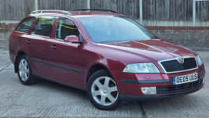 2005 Skoda Octavia 1.6 Fsi Elegance Euro 4 5dr in Red — image 2