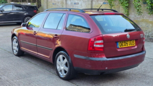 2005 Skoda Octavia 1.6 Fsi Elegance Euro 4 5dr in Red — image 6