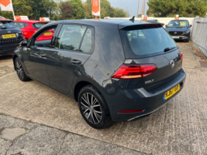 2017 Volkswagen Golf 1.6 Tdi Bluemotion Tech Se Nav Hatchback 5dr Diesel Manual Euro 6 (s/s) (115 Ps) in Grey — image 5