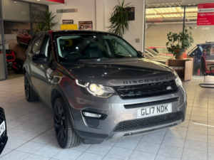 2017 Land Rover Discovery Sport 2.0 Td4 Hse Black in Grey — image 2