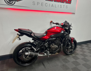 2015 Yamaha Mt-07 700 Abs in Red — image 3