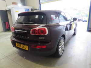 2016 MINI Clubman 1.5 Cooper Auto Euro 6 (s/s) 6dr in Red — image 5