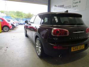 2016 MINI Clubman 1.5 Cooper Auto Euro 6 (s/s) 6dr in Red — image 6