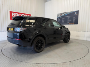 2018 Land Rover Discovery Sport 2.0 Td4 Se Tech Auto 4WD Euro 6 (s/s) 5dr in Black — image 4