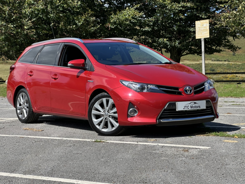 2014 Toyota Auris 1.8 Vvti Hybrid Excel 5dr CVT Auto, Red, Petrol + Great History in Red — image 1
