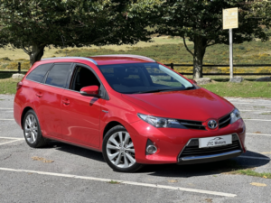 2014 Toyota Auris 1.8 Vvti Hybrid Excel 5dr CVT Auto, Red, Petrol + Great History in Red — image 6