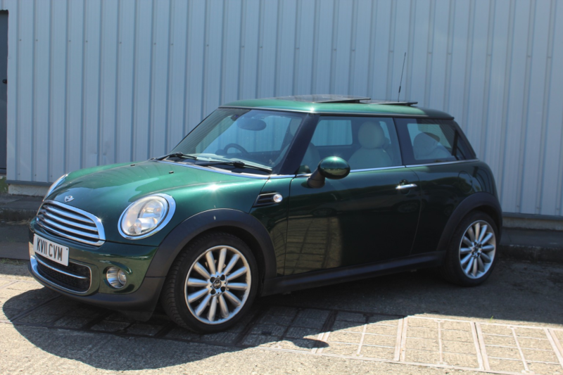 2011 MINI Hatch 1.6 Cooper D Hatch in Green — image 1