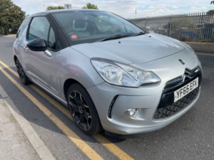 2015 Ds Automobiles Ds 3 1.2 Puretech Dstyle Hatchback 3dr Petrol Manual Euro 6 (s/s) (110 Ps) in Silver — image 2