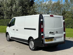 2015 Vauxhall Vivaro 1.6 Cdti 2900 L2 H1 Euro 5 5dr in White — image 5