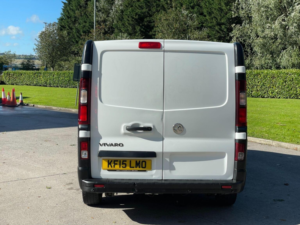 2015 Vauxhall Vivaro 1.6 Cdti 2900 L2 H1 Euro 5 5dr in White — image 6