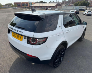2017 Land Rover Discovery Sport 2.0 Td4 Hse Black Auto 4WD Euro 6 (s/s) 5dr in White — image 2